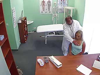 Hot blonde Jenna gets banged by her doctor in the table to try his sperm to get pregnant